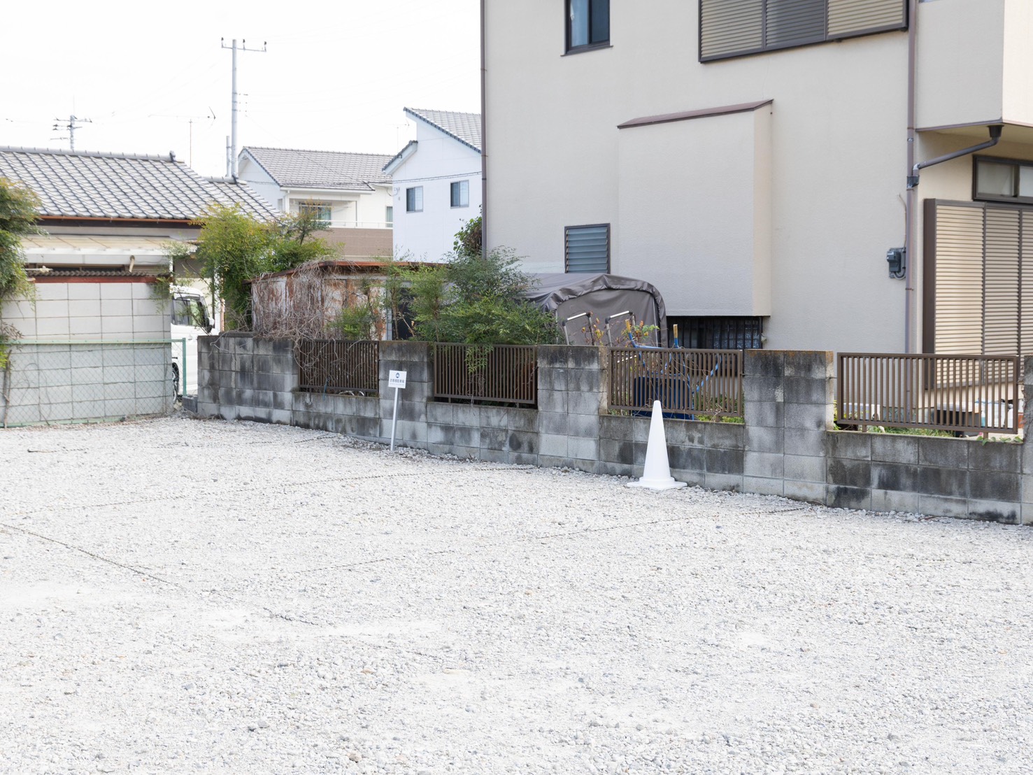 BLOOMの駐車場全景